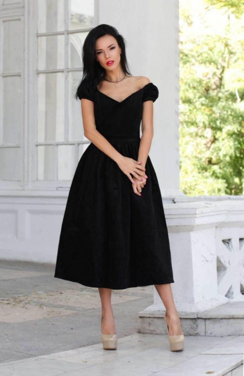 Найбільш вдалі моделі чорної сукні для жінок за віком. Правильне чорне плаття для жінок 20+, 30+, 40+, 50+.