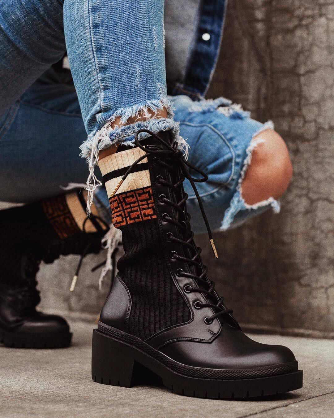 Джинси + черевики: як правильно поєднати між собою та іншими предметами гардеробу. 11 найбільш стильних ідей.