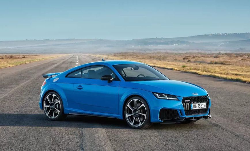 Audi оновила зовнішність купе і родстера TT RS. Продажі оновлених Audi TT RS почнуться навесні.