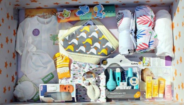 Українські родини будуть отримувати покращені "пакети малюка": зміст пакунку. В уряді пообіцяли, що вже з лютого українські сім'ї отримуватимуть "пакети малюка" з поліпшеним вмістом.