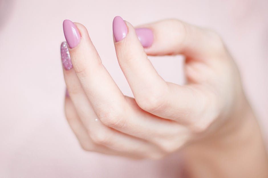 Як обрати олійку для нігтів та кутикули. Олія для кутикули є невід'ємною частиною догляду за руками і нігтями.