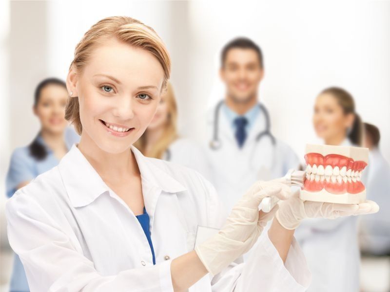 Всесвітній день стоматолога - 9 лютого. 9 лютого поступово стає загальновизнаним професійним святом дантистів, так як в цей день відзначається Міжнародний день стоматолога.
