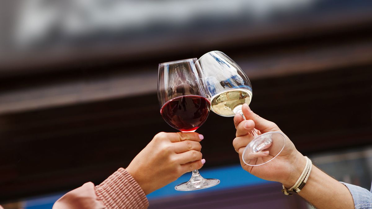 Як правильно пити вино: 6 секретів, про які ви не здогадуєтесь. Щоб отримувати задоволення під час вживання вина, потрібно знати декілька хитрощів.