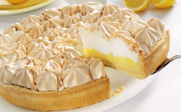Лимонний пиріг з пісочного тіста: ніжна цитрусова начинка. Простий в приготуванні, але дуже смачний десерт.