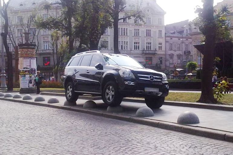В Україні почали діяти нові правила паркування, які потрібно знати кожному водієві. 8-го лютого почали діяти нові правила.