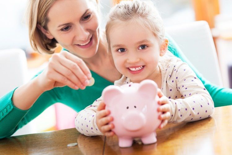Фінансове виховання дітей: 7 помилок батьків. Як правильно вчити дитину поводитися з грошима.
