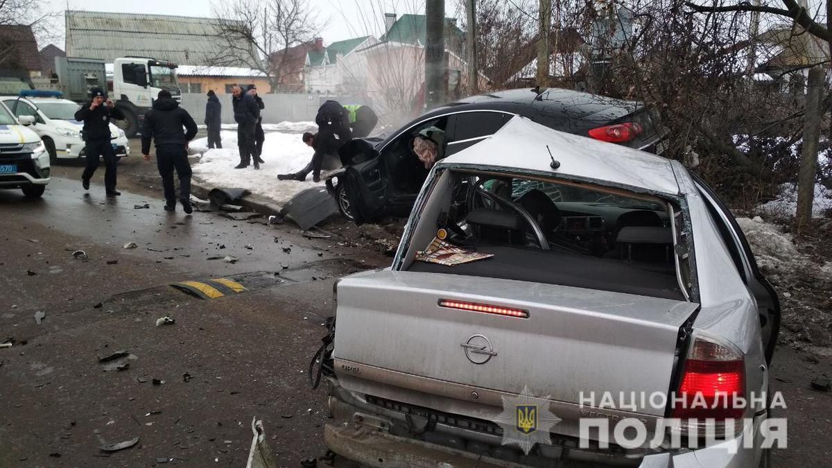 Поліція повідомила подробиці погоні в Борисполі, яка закінчилася смертю випадкового водія. В автомобілі Volkswagen, водій якого влаштував смертельну аварію, поліція знайшла дві гранати РГД-5 і запали до ручних гранат, а також номерні знаки іншої держави.