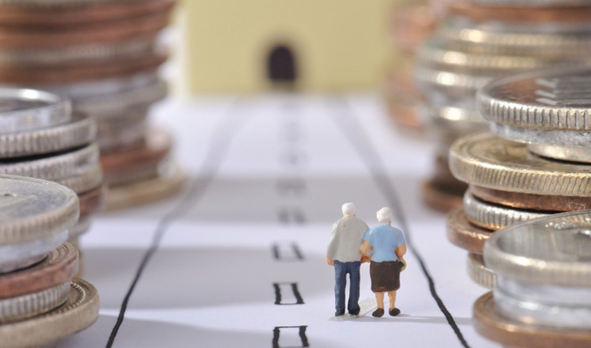 Українським пенсіонерам буде вигідніше відмовитися від спеціальних пенсій. Таку заяву чиновники зробили спираючись на те, що ніяких проектів з перерахунку пенсій та інших спеціальних виплат для окремих категорій осіб не буде.
