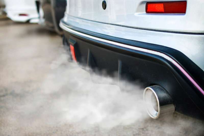 За кольором вихлопних газів можна зрозуміти чим «хворий» ваш автомобіль. Вихлопні гази "здорового" двигуна безбарвні.