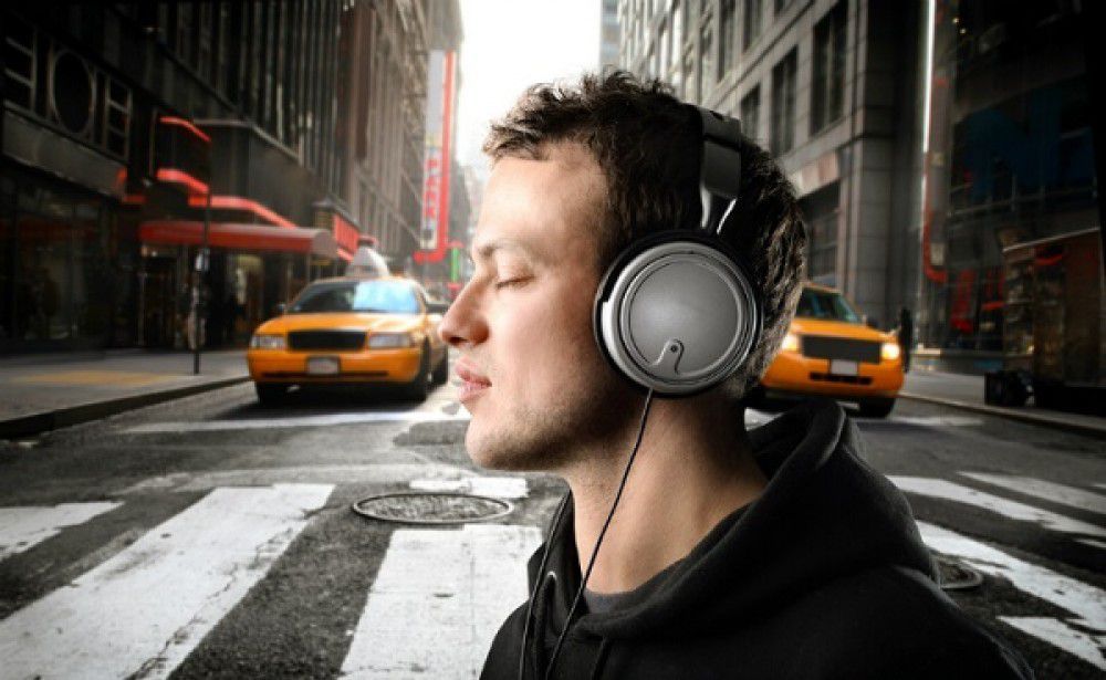 ВООЗ попереджає, що половина молоді світу може втратити слух з-за прослуховування музики. Майже половина молоді ризикує втратити слух через гучну музику в смартфонах.