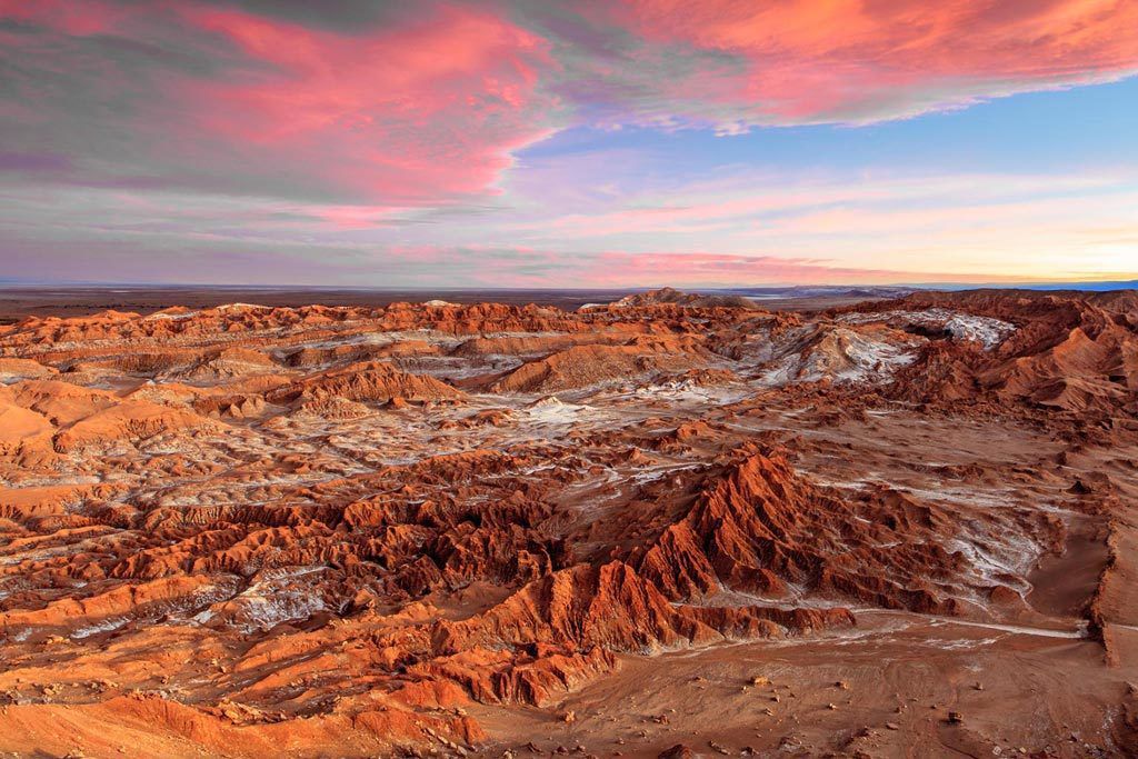 Незвичайні пустелі планети, які вражають. Пустеля у багатьох асоціюється з повною відсутністю життя, однак деякі пустельні райони планети здатні здивувати.