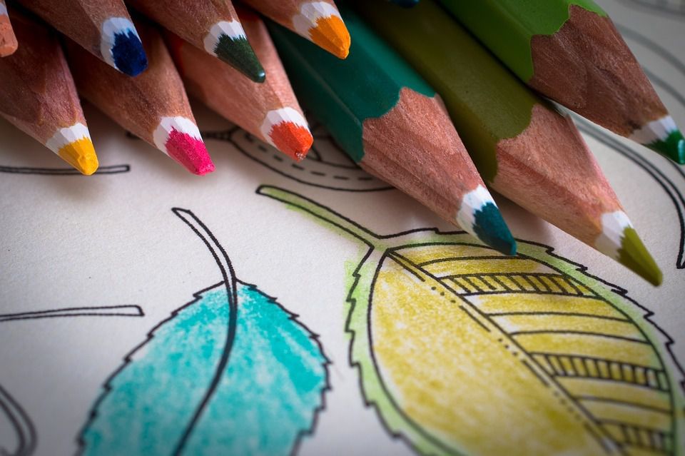 Розфарбовки для дорослих: 8 науково обгрунтованих причин знову взяти кольорові олівці в руки. Зараз все більшу популярність здобувають розфарбовки для дорослих, і це не безпідставно.