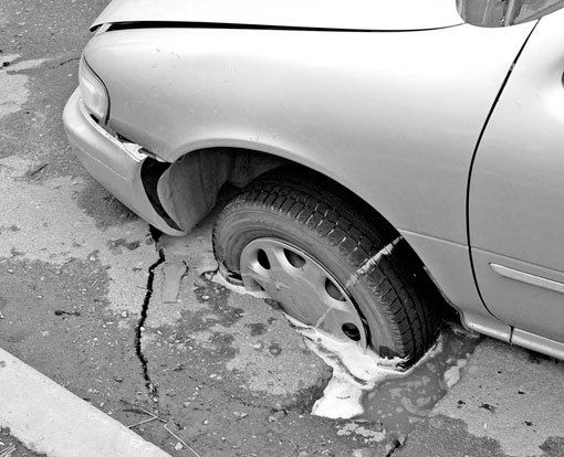 Пошкодження машини на поганій дорозі: як отримати компенсацію. Розглянемо покрокову інструкцію.
