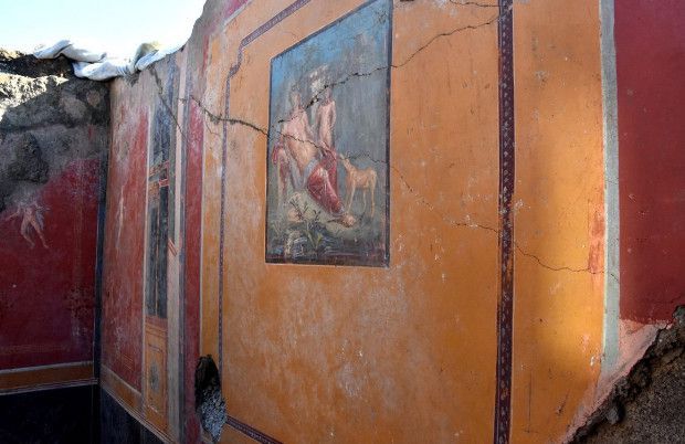 У Помпеях знайшли фреску з Нарцисом. Цю фреску знайшли у спальні заможного будинку біля центру стародавнього міста.