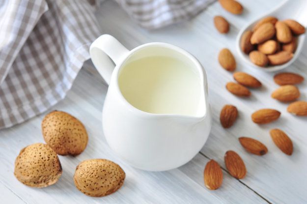 Види рослинного молока: корисні властивості. Зараз в будь-якому кафе є можливість замовити латте або капучино на соєвому молоці.