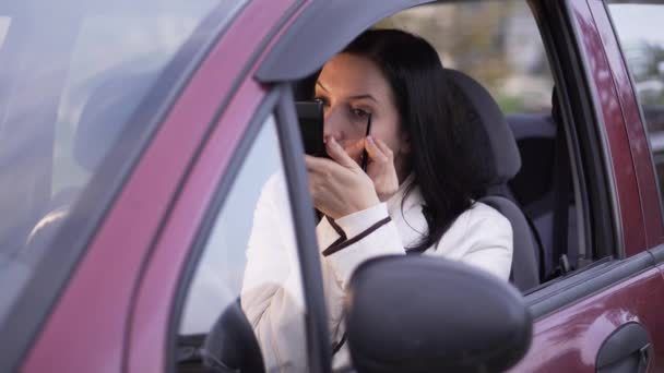 12 речей, які Ви зазвичай робите у Вашому автомобілі. Але Вам варто припинити робити це. Напевне ви відчуваєте провину хоча б через одну з цих речей.
