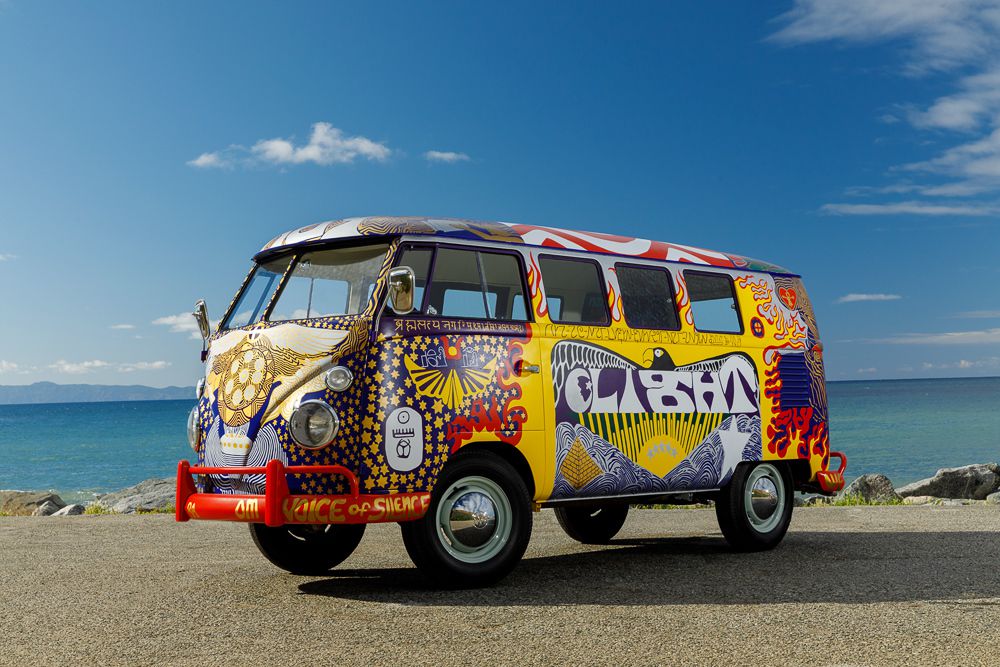 Психоделічний Volkswagen відтворили до ювілею "Вудстоку". Шість тижнів команда з п'яти художників-фрілансерів під керівництвом Хайронімуса відтворювала символи, які були на оригінальному автобусі.
