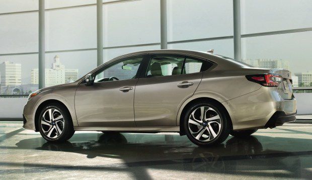 Subaru презентувала седан Legacy сьомого покоління. Модель побудована на глобальній модульній платформі.