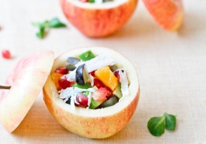 оригінальний фруктовий салат у яблуці — здивуйте близьких