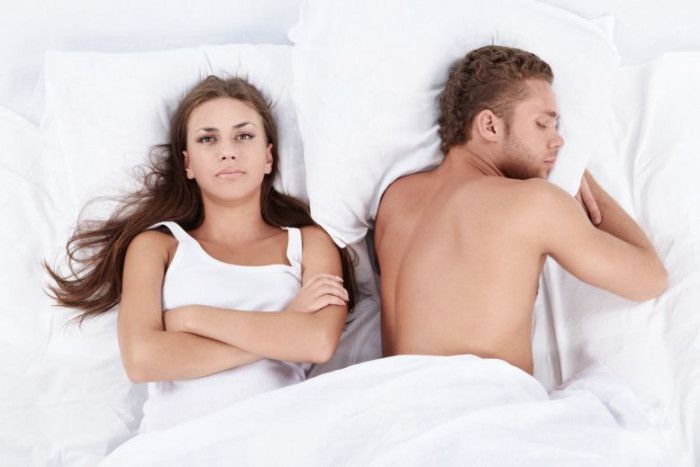 Які переваги подружнього сну порізно?. Психологи кажуть, що роздільний сон іноді здатний зміцнити союз.