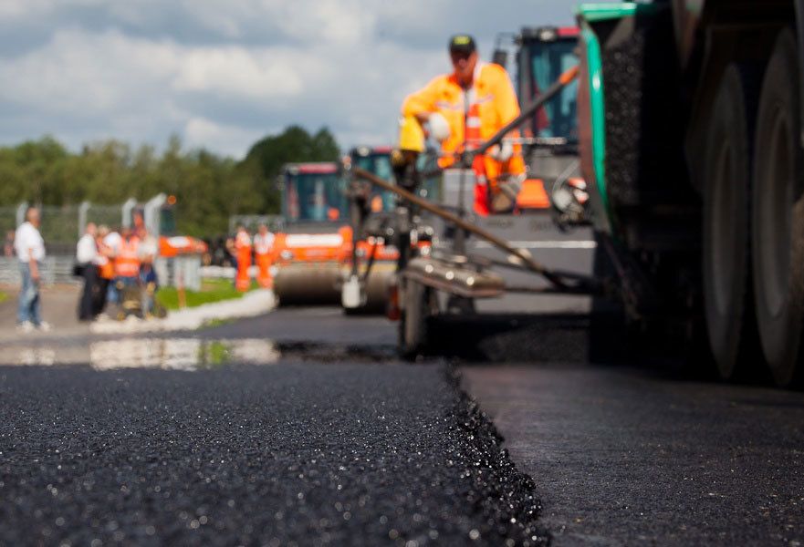 В "Укравтодорі" розповіли про плани ремонту доріг. В цьому році будівництво нових доріг із загальною кількістю дорожніх робіт не перевищить 5%.