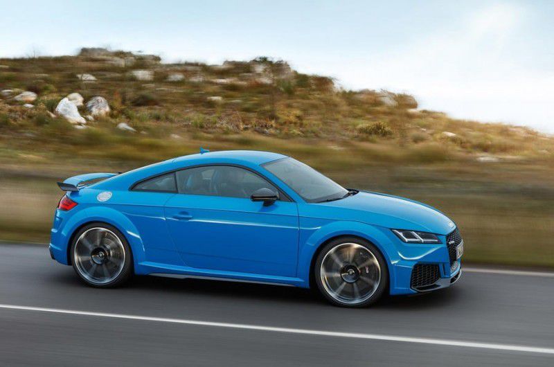 Оновлена Audi TT RS може стати останньою моделлю TT. Німецький виробник розглядає питання про відмову від лінійки TT через різке зниження попиту на ключових світових ринках.