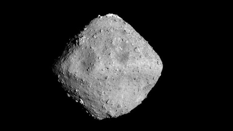 «Хаябуса-2» надіслала перше фото ґрунту з астероїда Рюгу. Збір ґрунту - основне завдання місії.