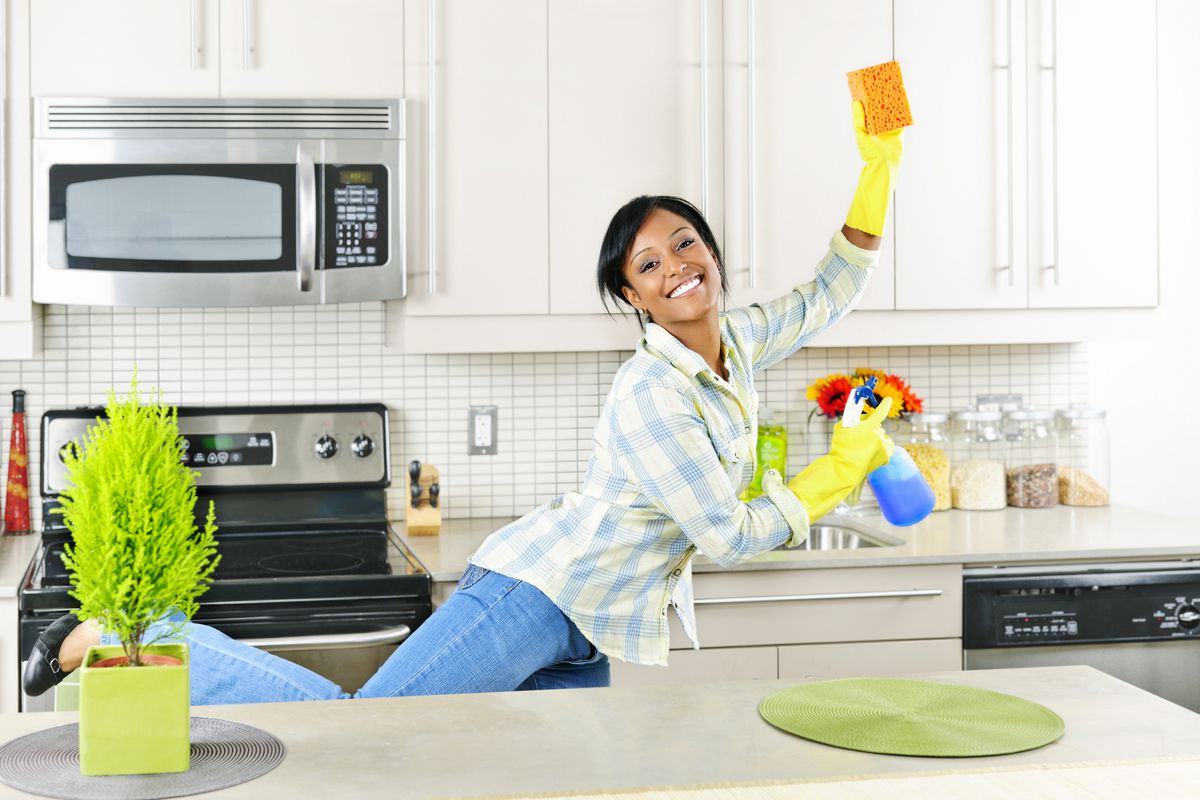 Метод КонМарі, який дозволяє здійснити дивовижні перетворення при прибиранні будинку. 4 помилки, які ми здійснюємо, приводячи будинок в порядок.
