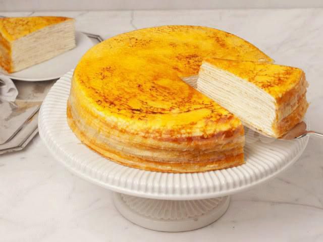 Млинцевий торт з творожним кремом, який припаде до душі кожному. Представляємо вашій увазі простий і смачний рецепт.