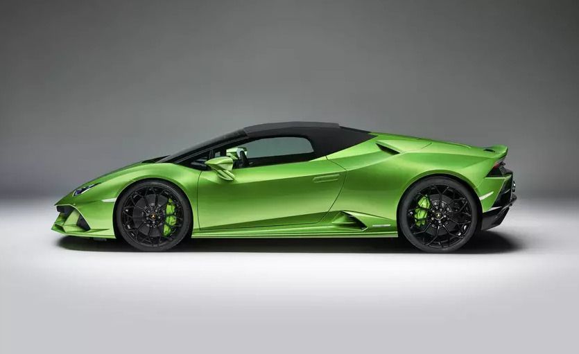 Lamborghini презентував новенький кабріолет. З місця до «сотні» суперкар розганяється за 3,1 секунди, до 200 - за 9,3 секунди.