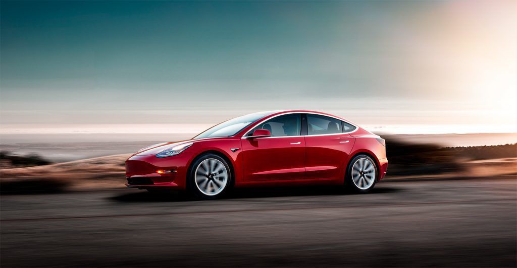 Tesla Model 3 стане ще дешевшою. Також автомобіль можна буде придбати онлайн за допомогою телефону.