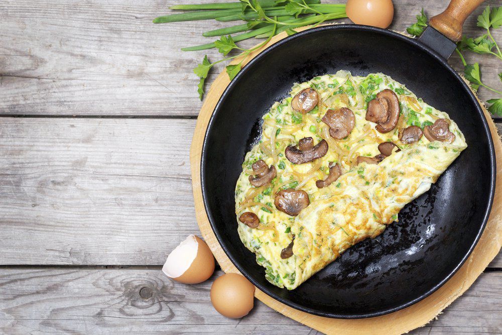 Як приготувати та подати яєчню: 10 оригінальних та смачних ідей. Коли відварені яйця, яєчня або омлет вже набридли, спробуйте приготувати щось із нашої добірки. Буде смачно!