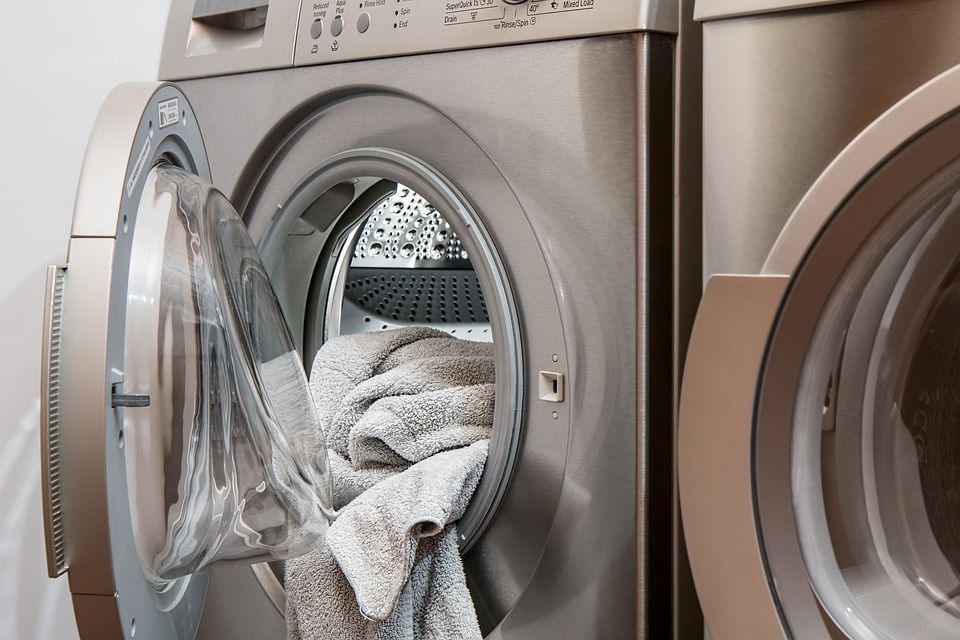 9 несподіваних місць у Вашому домі, де приховуються мікроби. Мікроби та бактерії можуть існувати навіть у Вашій пральній машинці, або кухонній лопатці.