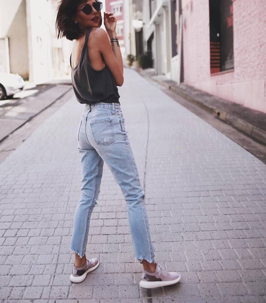 15 стильних і цікавих образів: джинси + блузки без рукавів 2019-2020. Прийшов час виглядати модно і стильно!