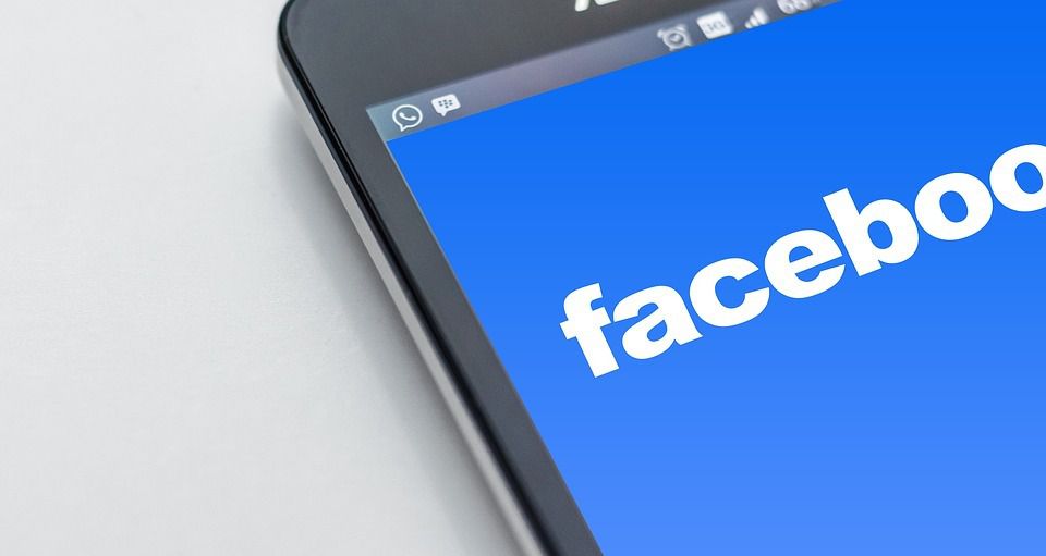 Facebook заборонив політичну рекламу в Україні від іноземців. У соціальній мережі вжили заходів обережності перед президентськими виборами в Україні.