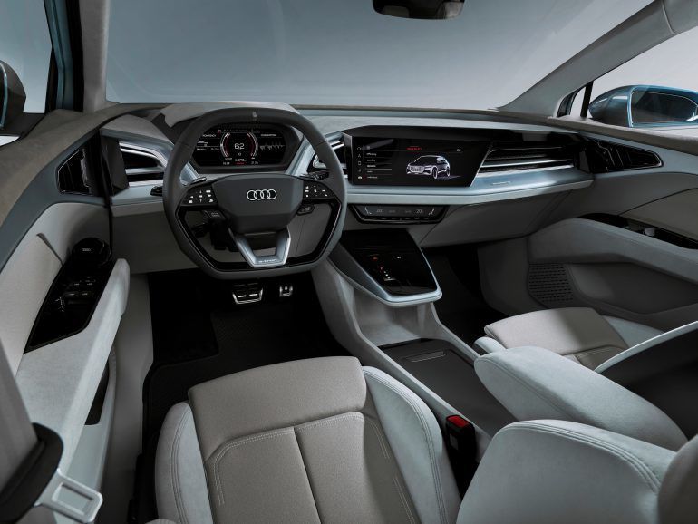 Електрокросовер Audi Q4 e-tron отримав два двигуна. Aвтомобіль заснований на модульній платформі VW MEB материнського концерну Volkswagen.