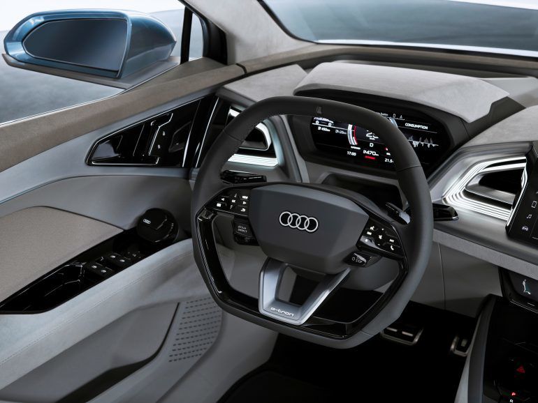 Електрокросовер Audi Q4 e-tron отримав два двигуна. Aвтомобіль заснований на модульній платформі VW MEB материнського концерну Volkswagen.