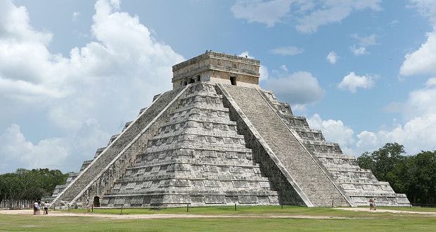 У печерах Мексики знайшли тисячолітні артефакти майя. Серед них були курильниці і судини з поховальними дарами.