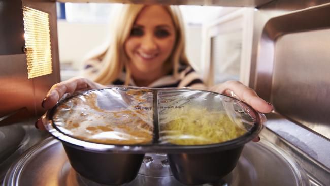 Мікрохвильовка: 5 фактів, які можуть змінити вашу думку про цей кухонний прилад. Готуйте з розумом, і ви збережете своє здоров'я і здоров'я ваших близьких!