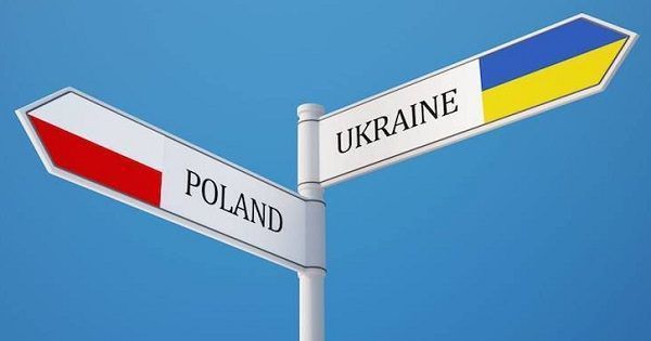 Кількість українських заробітчан визначили за мовою смартфону. Наших емігрантів видала мова і польська SIM-карта.