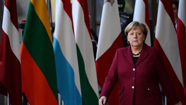 Німеччина і Франція відмовляються від плану України і США маневрувати в Азовському морі. Канцлер Німеччини Меркель попередила міністрів про небезпеку плану України і США про прохід кораблів в Азовське море.
