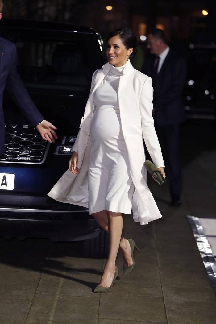Стильний гардероб вагітної Меган Маркл : 25 найбільш вишуканих луків. У квітні Меган Маркл має народити первістка. Поки вона готується стати мамою, ми вирішили згадати найбільш приголомшливі образи вагітної герцогині Сассекської.