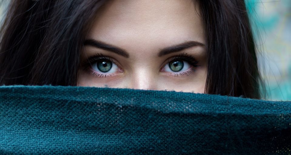 Червоні очі можуть бути симптомами серйозних хвороб. Фахівці повідомляють, що більшість випадків, з почервонінням очей вимагає звернення до лікаря.