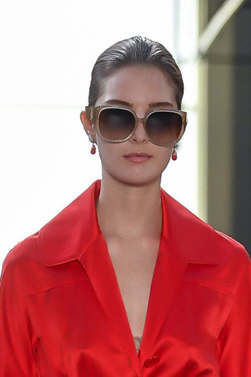 Мода 2019: трендові жіночі сонцезахисні окуляри. Сонцезахисні окуляри – стильний аксесуар, який може зробити образ закінченим або зіпсувати його.