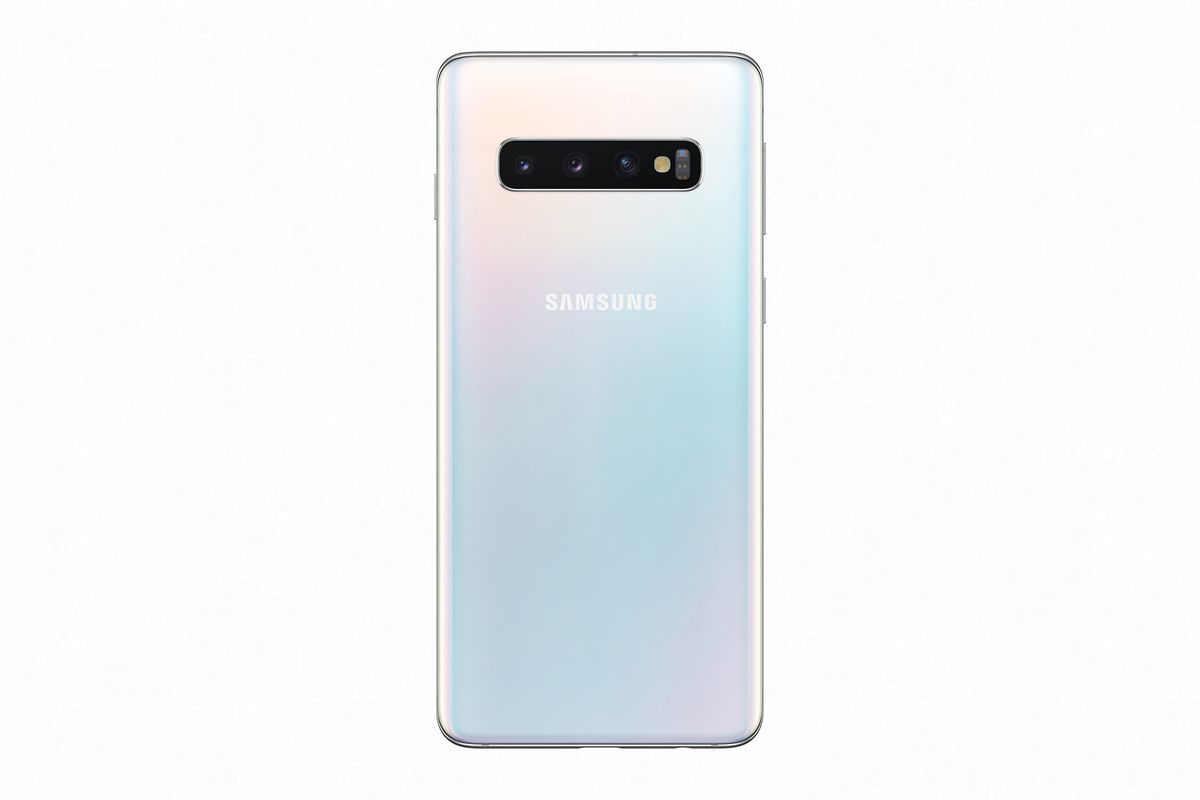 Новинка в світі техніки: в Україні стартували продажі Samsung Galaxy S10. Відомо, що світова компанія презентувала три моделі смартфона - Samsung Galaxy S10, Samsung Galaxy S10+ та Samsung Galaxy S10е.