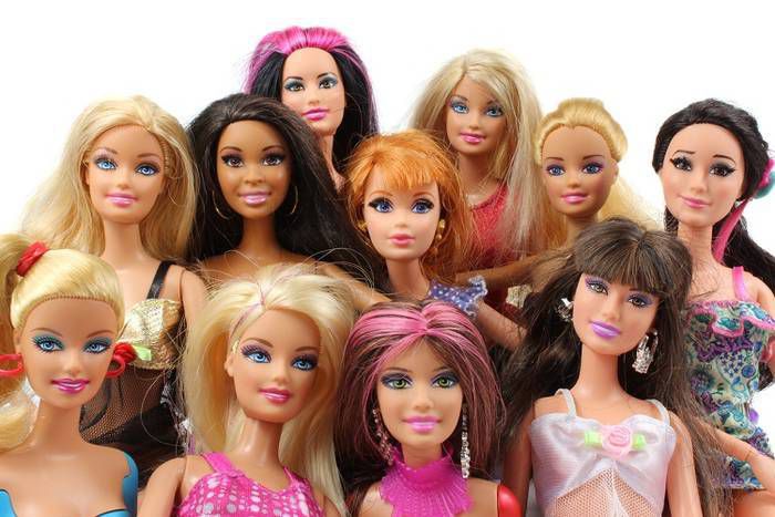 Ляльці Барбі виповнилося 60 років: цікаві факти про найпопулярнішу іграшку. За оцінками експертів, щотижня в світі продається близько мільйона ляльок Barbie.