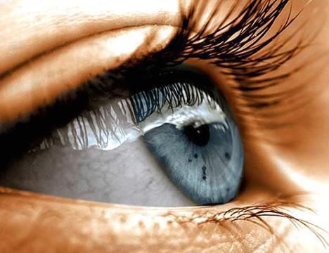 Підступна глаукома: як уберегти свої очі від небезпечної хвороби. Людям після 40 років потрібно проходити обстеження у офтальмолога щорічно.