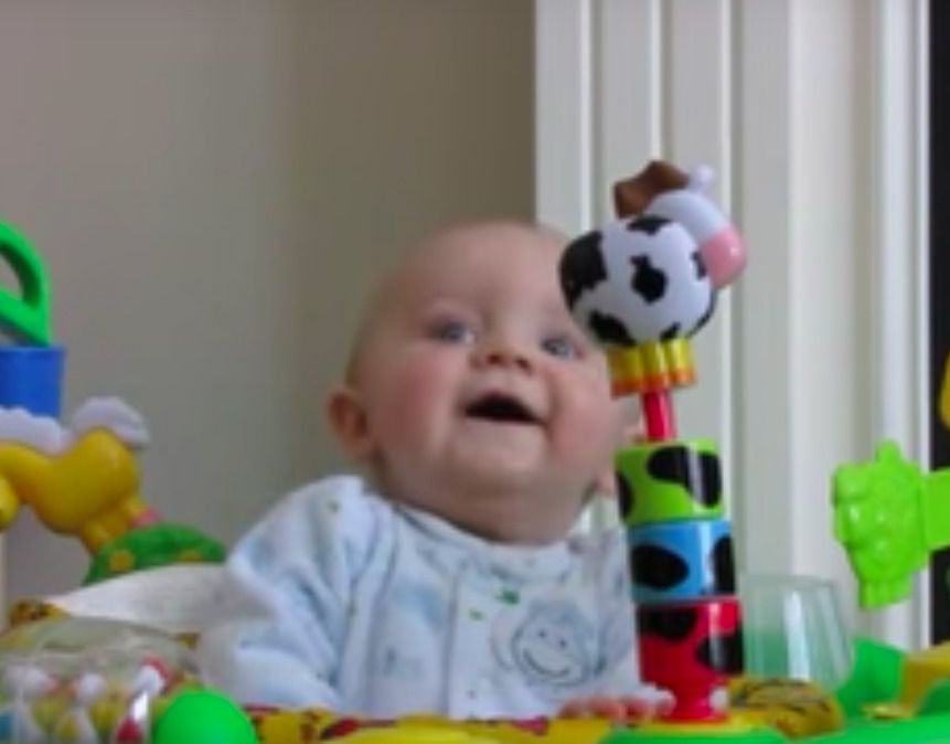 У мами нежить - малюкові смішно і страшно, позитивне відео!. Цей ролик в інтернеті вважається по-справжньому класичним.