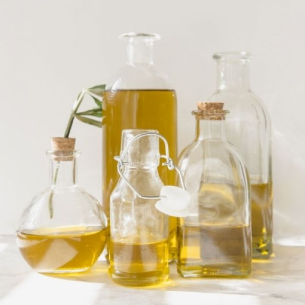 Касторова олія, як чудовий і корисний beauty-засіб. Прості домашні рецепти домашніх засобів з касторовою олією для краси вій, шкіри і волосся.