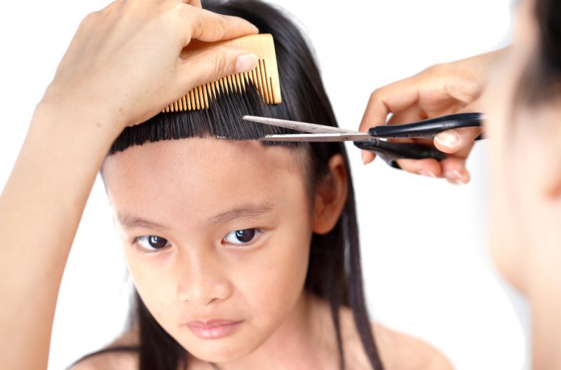 Вчимося стригти дитину самостійно: декілька корисних порад. Покрокова інструкція для волосся будь-якої довжини.